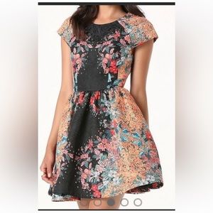 BEBE Jacquard Printed Short Sleeve Autumn Brocade Mini Princess Flare Dress